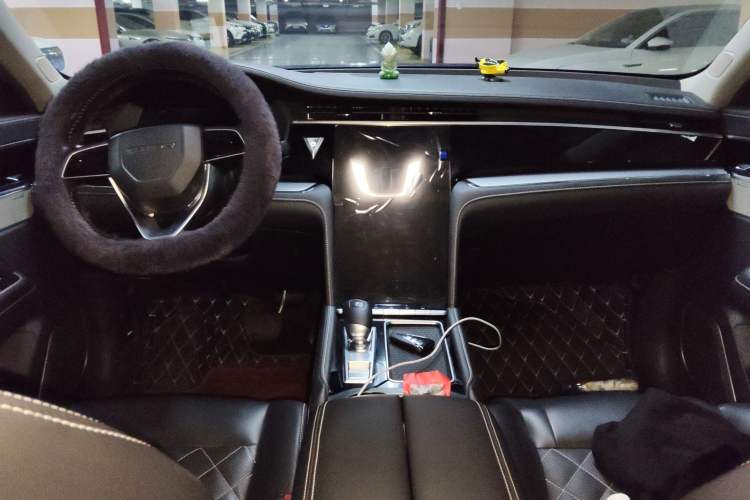 Used Venucia Star 2020 260T Automatic 48V Mild Hybrid Turbocharged Starry Edition Center Console