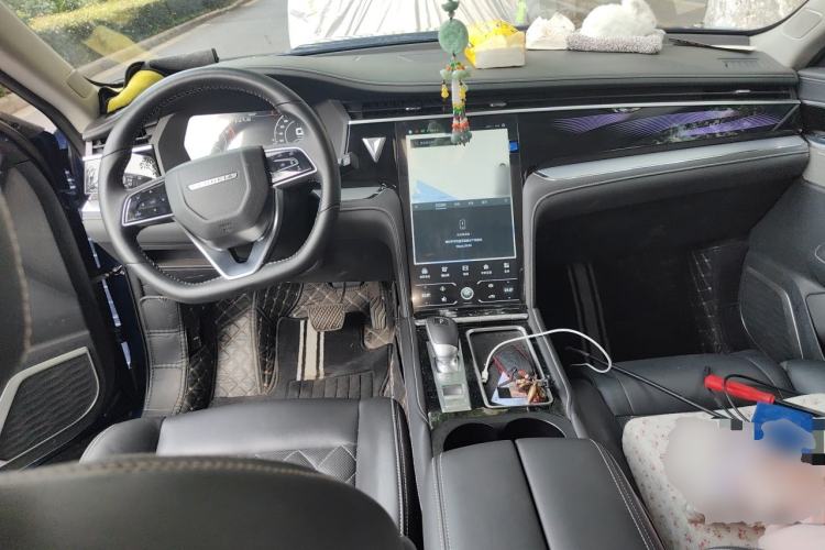 Used Venucia Star 2020 260T Automatic 48V Mild Hybrid Turbocharged Starry Edition Center Console