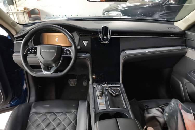 Used Venucia Star 2020 260T Automatic 48V Mild Hybrid Turbocharged Starry Edition Center Console