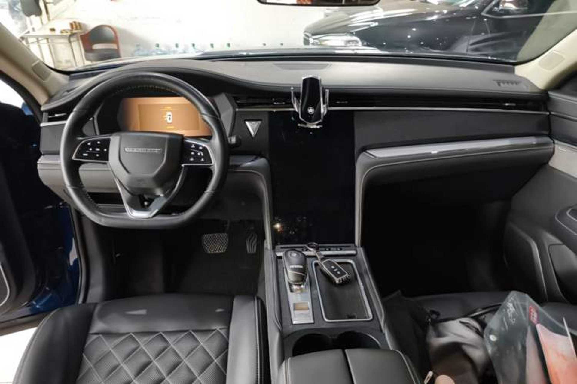 Used Venucia Star 2020 260T Automatic 48V Mild Hybrid Turbocharged Starry Edition Center Console