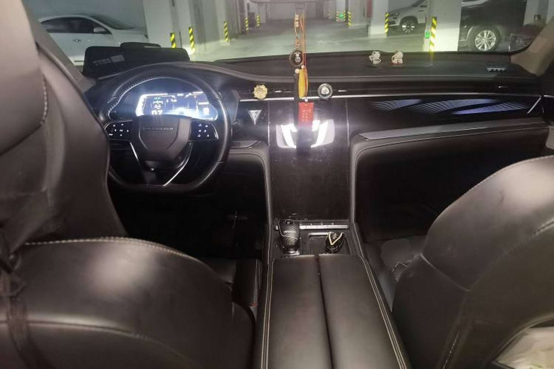 Used Venucia Star 2020 260T Automatic 48V Mild Hybrid Turbocharged Starry Edition Center Console