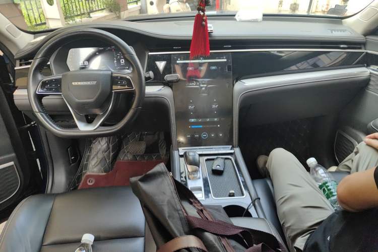 Used Venucia Star 2020 260T Automatic 48V Mild Hybrid Turbocharged Star Edition Center Console