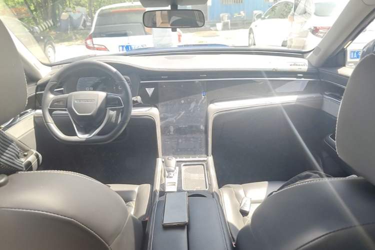 Used Venucia Star 2020 260T Automatic 48V Mild Hybrid Turbocharged Starry Edition Center Console