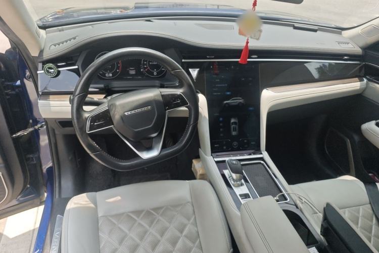 Used Venucia Star 2020 260T Automatic 48V Mild Hybrid Turbocharged Starry Edition Center Console