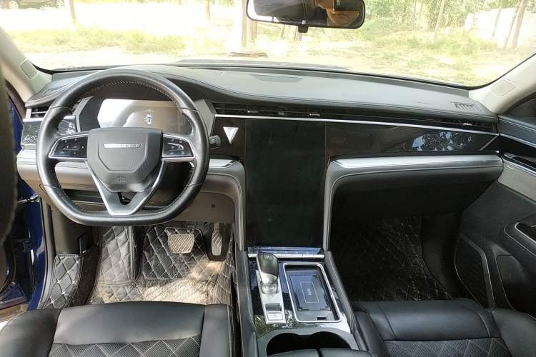Used Venucia Star 2020 260T Automatic 48V Mild Hybrid Turbocharged Starry Edition Center Console