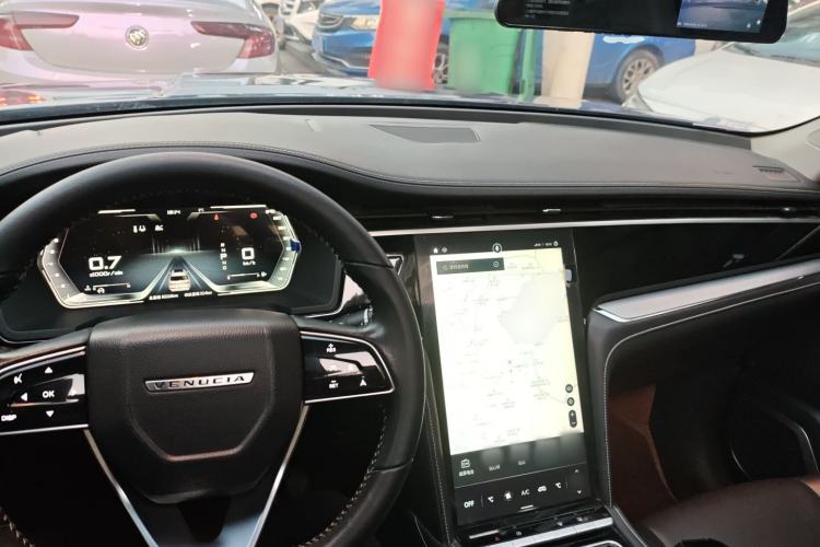 Used Venucia Star 2020 260T Automatic 48V Mild Hybrid Turbocharged Star Edition Center Console