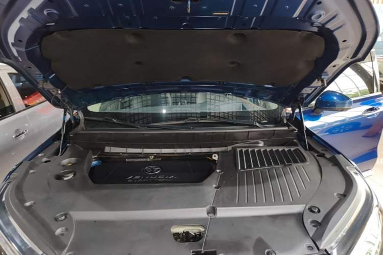 Used Venucia Star 2020 260T Automatic 48V Mild Hybrid Turbocharged Starry Edition Engine Bay
