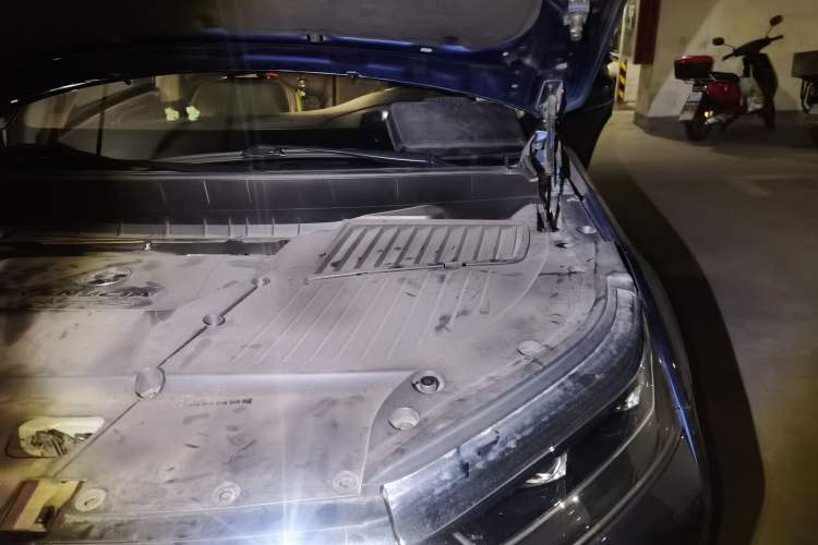 Used Venucia Star 2020 260T Automatic 48V Mild Hybrid Turbocharged Starry Edition Engine Bay Left