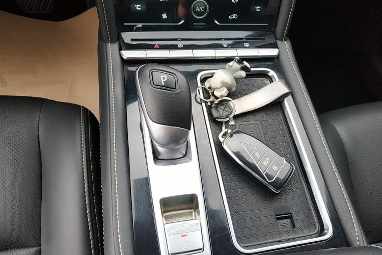 Used Venucia Star 2020 260T Automatic 48V Mild Hybrid Turbocharged Star Edition Gear Lever