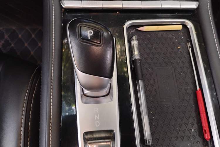 Used Venucia Star 2020 260T Automatic 48V Mild Hybrid Turbocharged Starry Edition Gear Lever