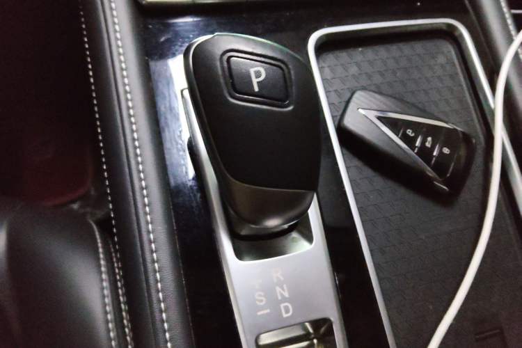 Used Venucia Star 2020 260T Automatic 48V Mild Hybrid Turbocharged Starry Edition Gear Lever