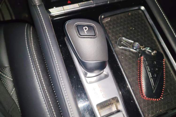 Used Venucia Star 2020 260T Automatic 48V Mild Hybrid Turbocharged Starry Edition Gear Lever