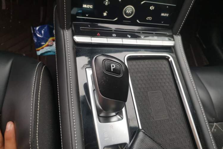 Used Venucia Star 2020 260T Automatic 48V Mild Hybrid Turbocharged StarRui Edition Gear Lever
