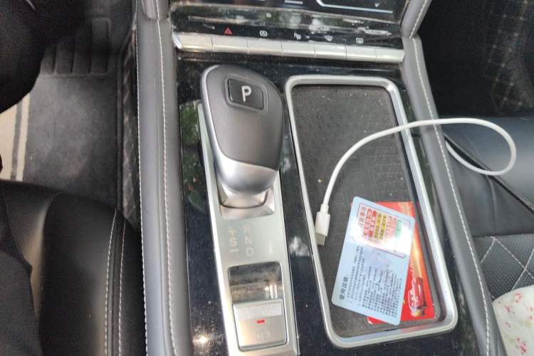 Used Venucia Star 2020 260T Automatic 48V Mild Hybrid Turbocharged Starry Edition Gear Lever