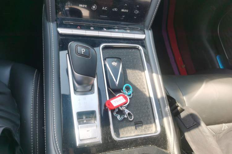 Used Venucia Star 2020 260T Automatic 48V Mild Hybrid Turbocharged Starry Edition Gear Lever