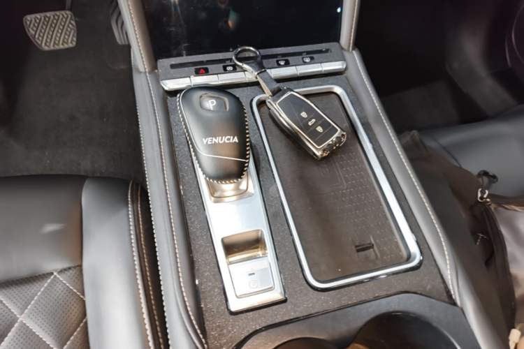 Used Venucia Star 2020 260T Automatic 48V Mild Hybrid Turbocharged Starry Edition Gear Lever