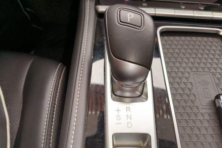 Used Venucia Star 2020 260T Automatic 48V Mild Hybrid Turbocharged Star Edition Gear Lever