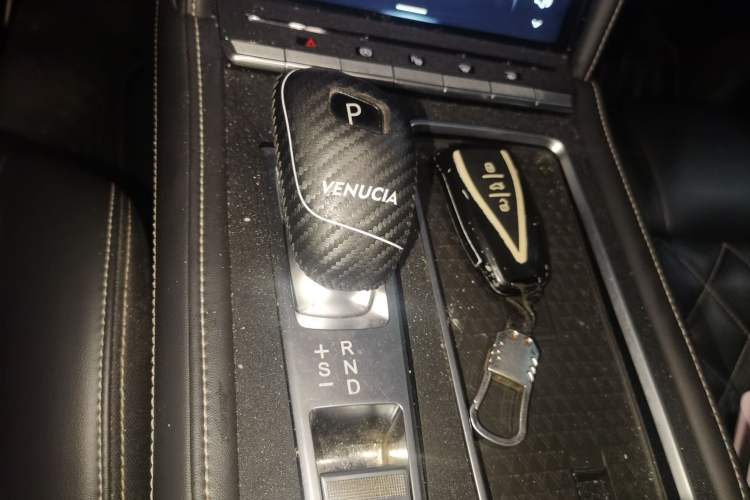Used Venucia Star 2020 260T Automatic 48V Mild Hybrid Turbocharged Starry Edition Gear Lever