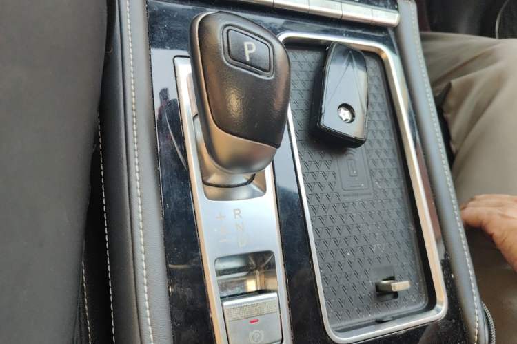 Used Venucia Star 2020 260T Automatic 48V Mild Hybrid Turbocharged Star Edition Gear Lever