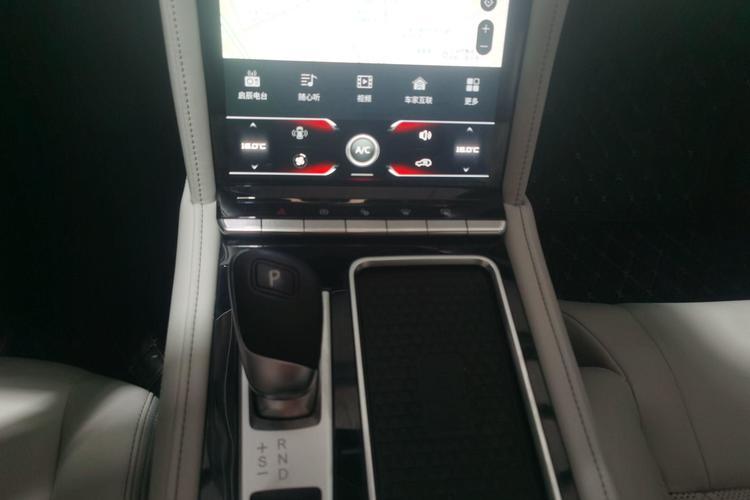 Used Venucia Star 2020 260T Automatic 48V Mild Hybrid Turbocharged Starry Edition Gear Lever