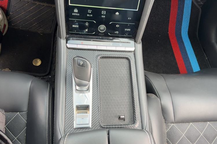 Used Venucia Star 2020 260T Automatic 48V Mild Hybrid Turbocharged Starry Edition Gear Lever