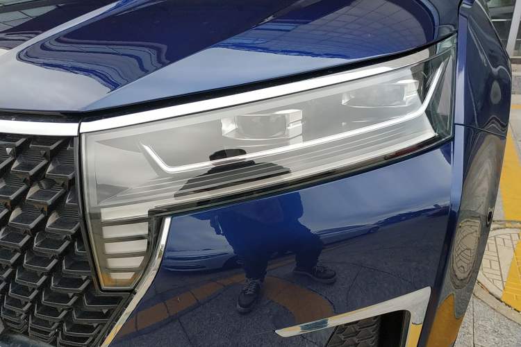 Used Venucia Star 2020 260T Automatic 48V Mild Hybrid Turbocharged Star Edition Left Front Headlight