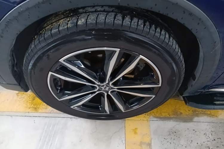 Used Venucia Star 2020 260T Automatic 48V Mild Hybrid Turbocharged Starry Edition Left Front Wheel Hub