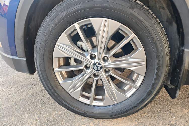 Used Venucia Star 2020 260T Automatic 48V Mild Hybrid Turbocharged Star Edition Left Front Wheel Hub