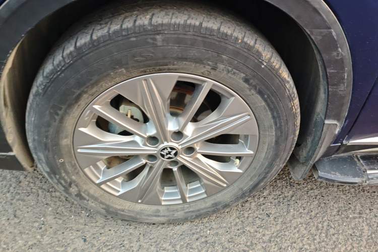 Used Venucia Star 2020 260T Automatic 48V Mild Hybrid Turbocharged Star Edition Left Front Wheel Hub