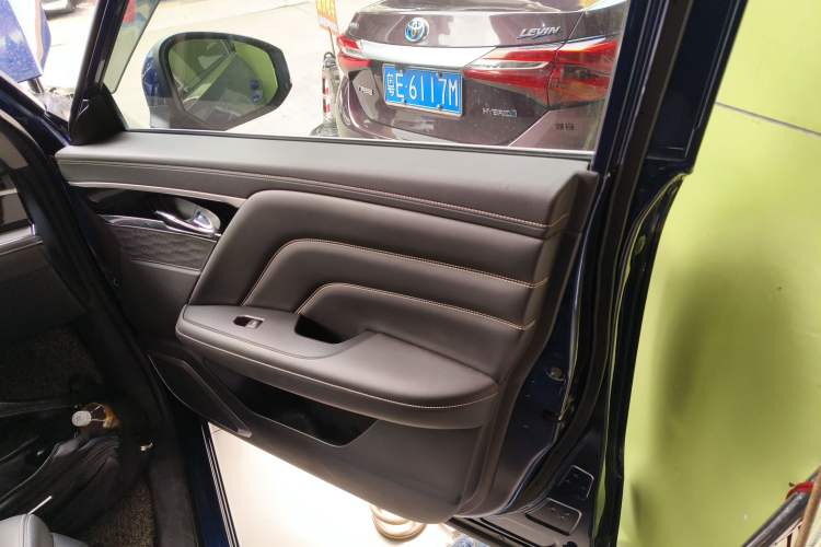Used Venucia Star 2020 260T Automatic 48V Mild Hybrid Turbocharged Star Edition Right Front Door Interior