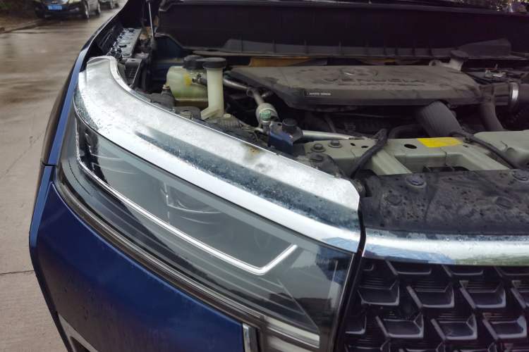 Used Venucia Star 2020 260T Automatic 48V Mild Hybrid Turbocharged Star Edition Right Front Headlight