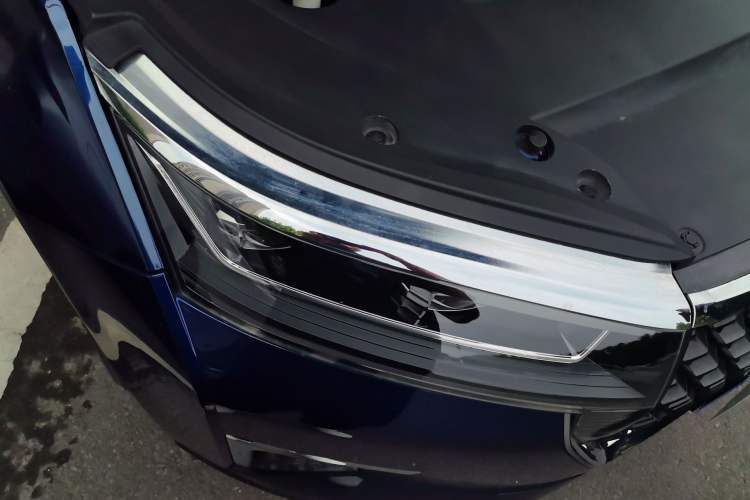 Used Venucia Star 2020 260T Automatic 48V Mild Hybrid Turbocharged Starry Edition Right Front Headlight