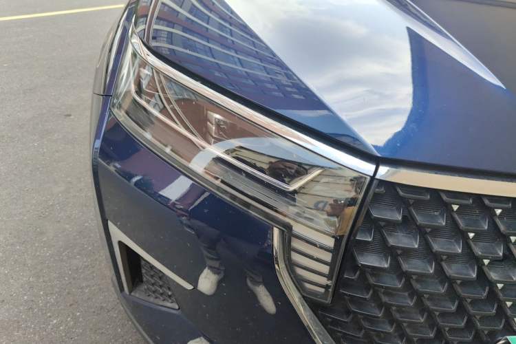 Used Venucia Star 2020 260T Automatic 48V Mild Hybrid Turbocharged Star Edition Right Front Headlight