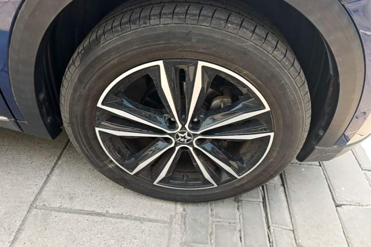 Used Venucia Star 2020 260T Automatic 48V Mild Hybrid Turbocharged Starry Edition Right Front Wheel Hub