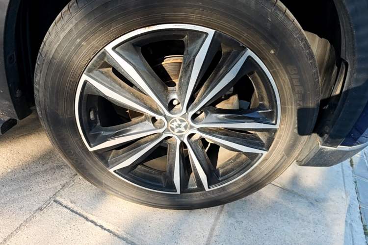 Used Venucia Star 2020 260T Automatic 48V Mild Hybrid Turbocharged Starry Edition Right Front Wheel Hub