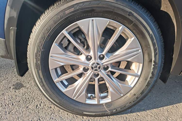 Used Venucia Star 2020 260T Automatic 48V Mild Hybrid Turbocharged Star Edition Right Rear Wheel Hub