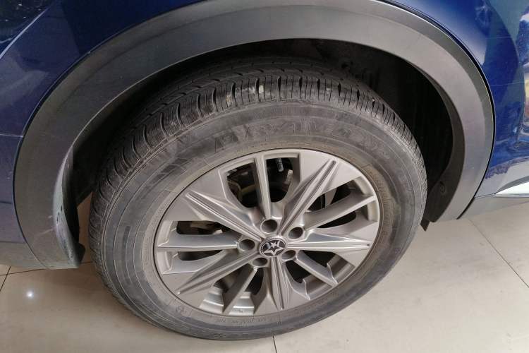 Used Venucia Star 2020 260T Automatic 48V Mild Hybrid Turbocharged Star Edition Right Rear Wheel Hub