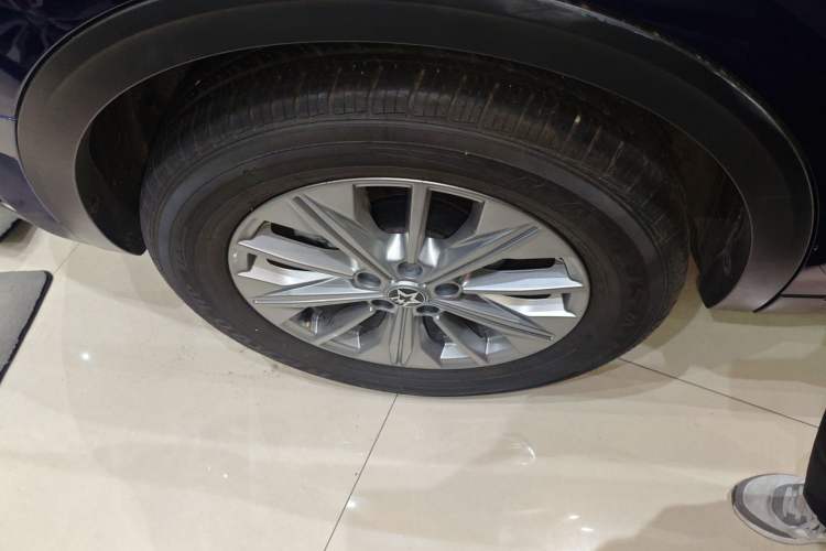 Used Venucia Star 2020 260T Automatic 48V Mild Hybrid Turbocharged Star Edition Right Rear Wheel Hub