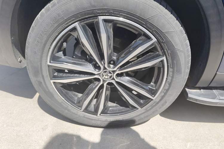 Used Venucia Star 2020 260T Automatic 48V Mild Hybrid Turbocharged Starry Edition Right Rear Wheel Hub