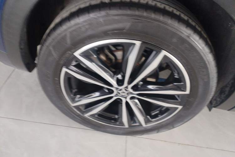 Used Venucia Star 2020 260T Automatic 48V Mild Hybrid Turbocharged Starry Edition Right Rear Wheel Hub