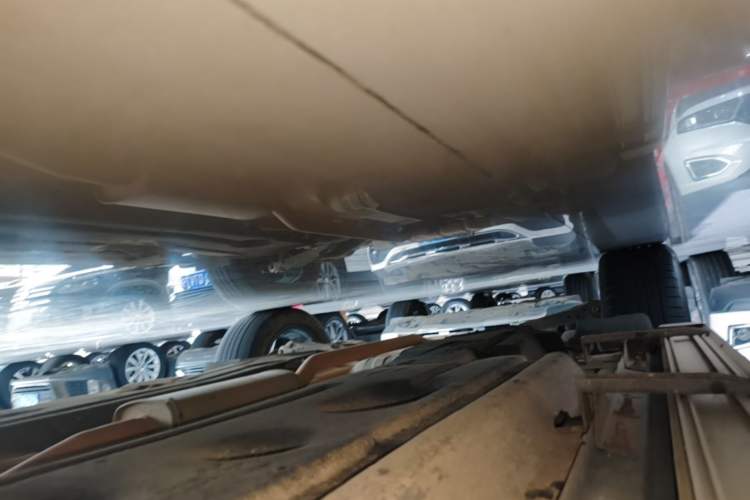 Used Venucia Star 2020 260T Automatic 48V Mild Hybrid Turbocharged Starry Edition Right Side Sill