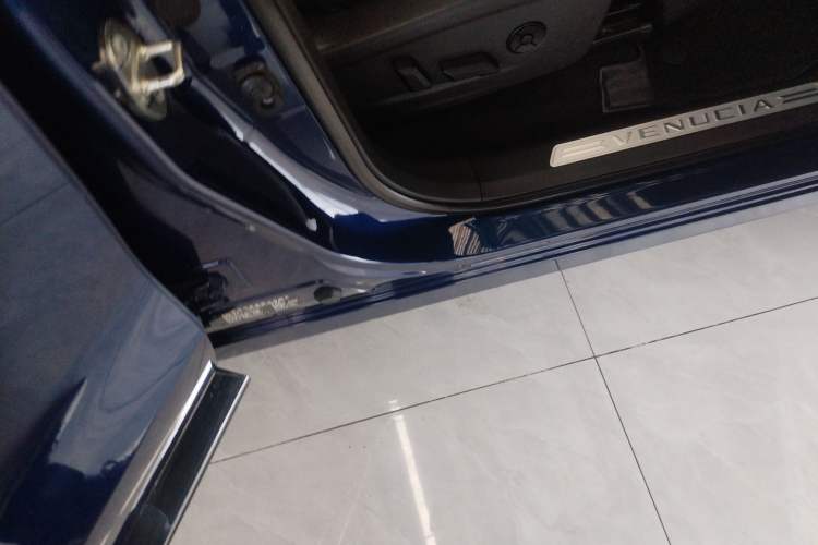 Used Venucia Star 2020 260T Automatic 48V Mild Hybrid Turbocharged Starry Edition Right Side Sill