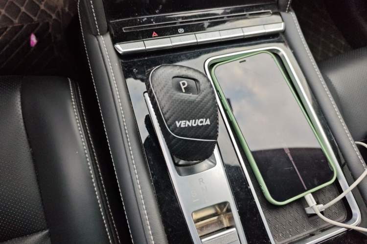 Used Venucia Star 2020 260T Automatic 48V Mild Hybrid Turbocharged Star Edition Gear Lever