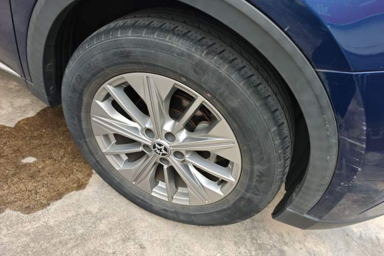 Used Venucia Star 2020 260T Automatic 48V Mild Hybrid Turbocharged Star Edition Right Front Wheel Hub