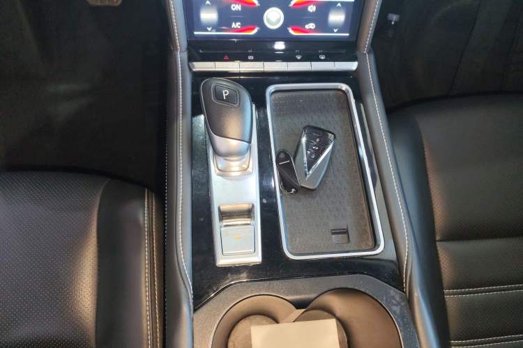 Used Venucia Star 2020 260T Automatic 48V Mild Hybrid Turbocharged Star Edition Gear Lever