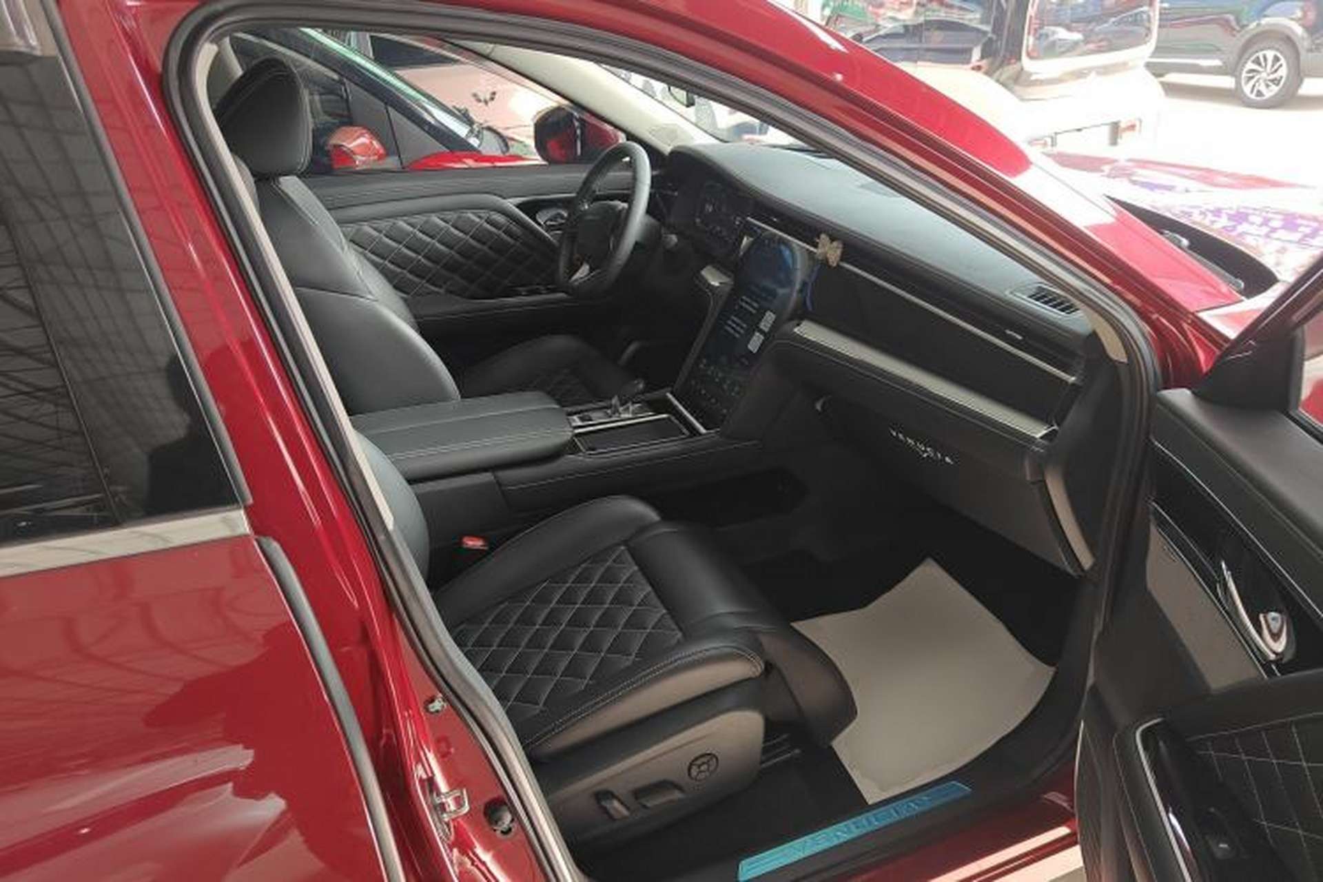 Used Venucia Star 2020 260T Automatic 48V Mild Hybrid Turbocharged Starry Edition Right Front Seat