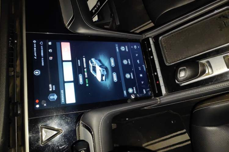 Used Venucia Star 2020 260T Automatic 48V Mild Hybrid Turbocharged Star Edition Audio And AC Panel