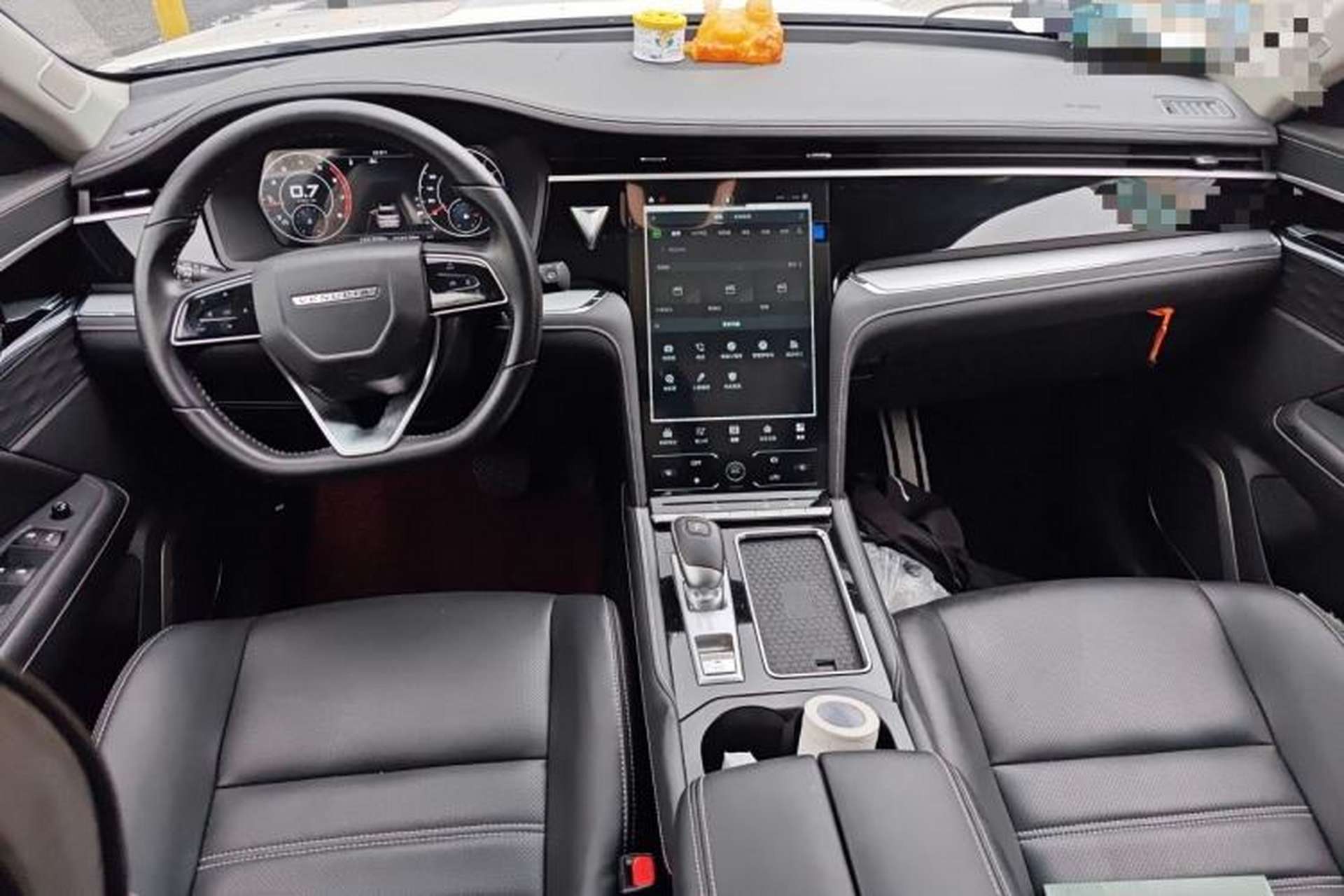 Used Venucia Star 2020 260T Automatic 48V Mild Hybrid Turbocharged Star Edition Center Console