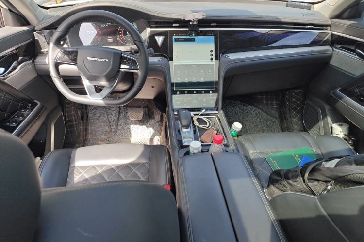Used Venucia Star 2020 260T Automatic 48V Mild Hybrid Turbocharged Starry Edition Center Console