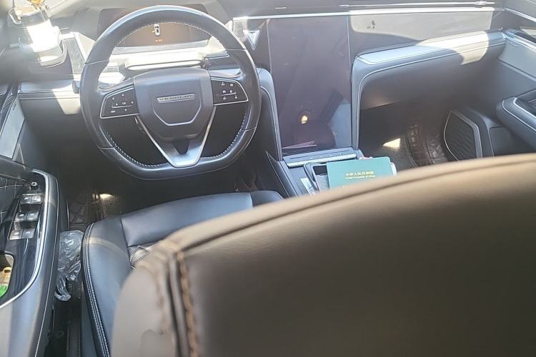 Used Venucia Star 2020 260T Automatic 48V Mild Hybrid Turbocharged Starry Edition Center Console